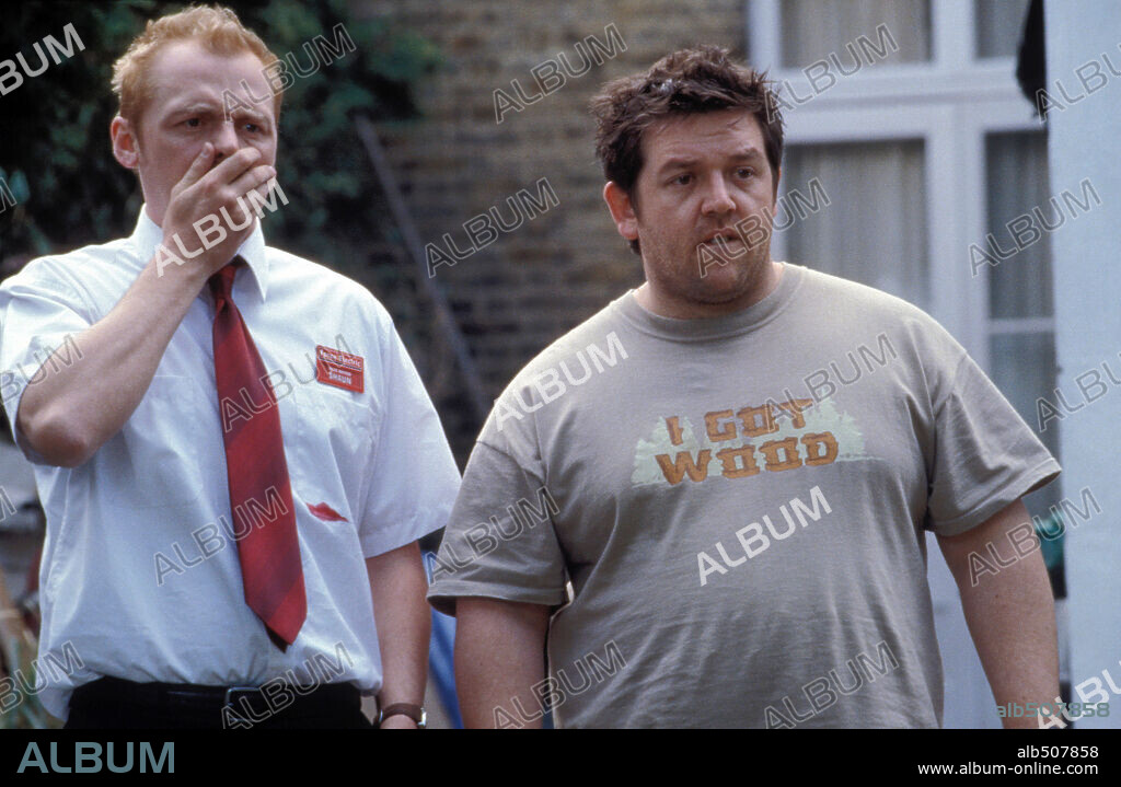 NICK FROST und SIMON PEGG in SHAUN OF THE DEAD, 2004, unter der Regie von EDGAR WRIGHT. Copyright ROGUE PICTURES.