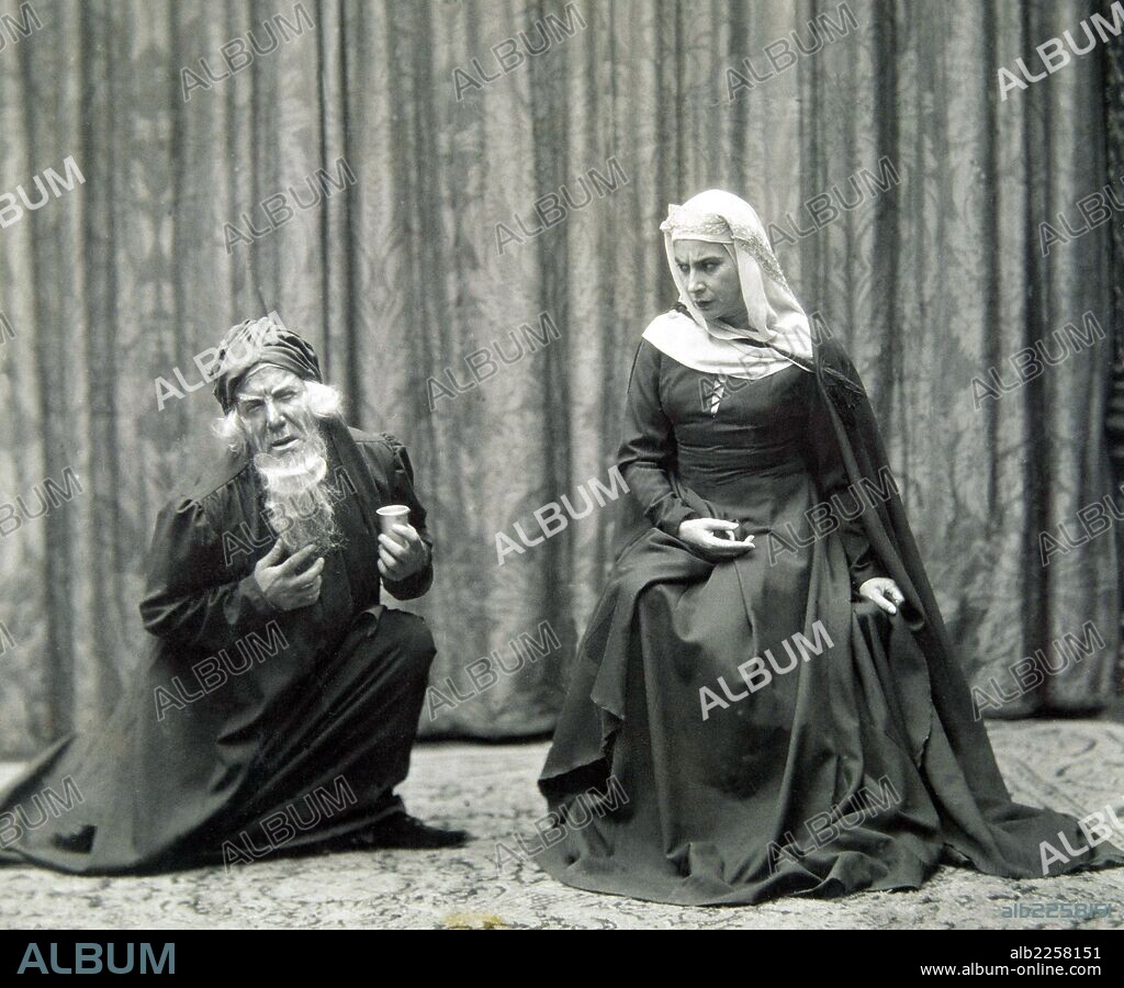 XIRGU , MARGARITA. ACTRIZ DE TEATRO ESPAÑOLA. MOLINS DEL REY 1888 - 1969. " LA PRUDENCIA EN LA MUJER " , DE TIRSO DE MOLINA. REPRESENTACION TEATRAL EN MADRID , AÑO 1930. DIRECCION , CRISTOBAL DE CASTRO.