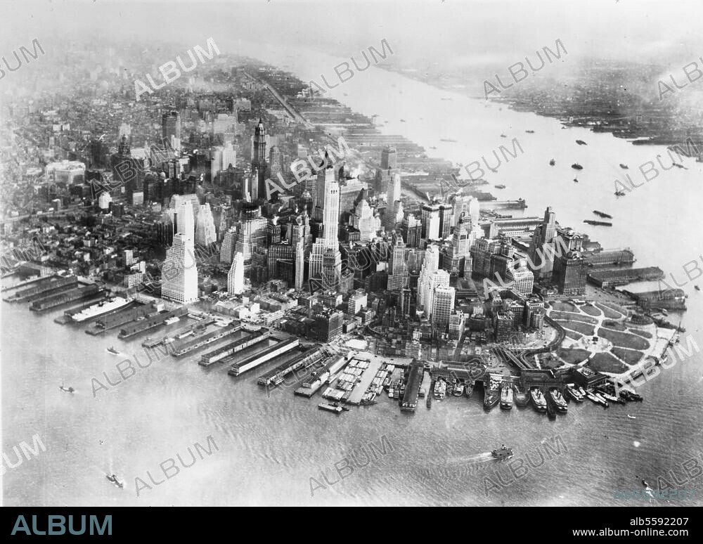 New York (USA). View across Lower Manhattan (aerial view). Photo, c. 1942.