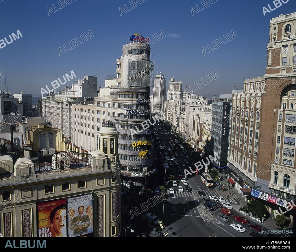 VISTA DE LA GRAN VIA DESDE LA PLAZA DE CALLAO.