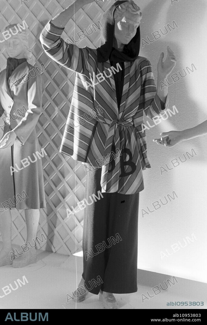 Display dummy wearing a suit, made of the synthetic rubber vistra of the chemistry company I.G. Farbenindustrie AG, Germany 1940s.
