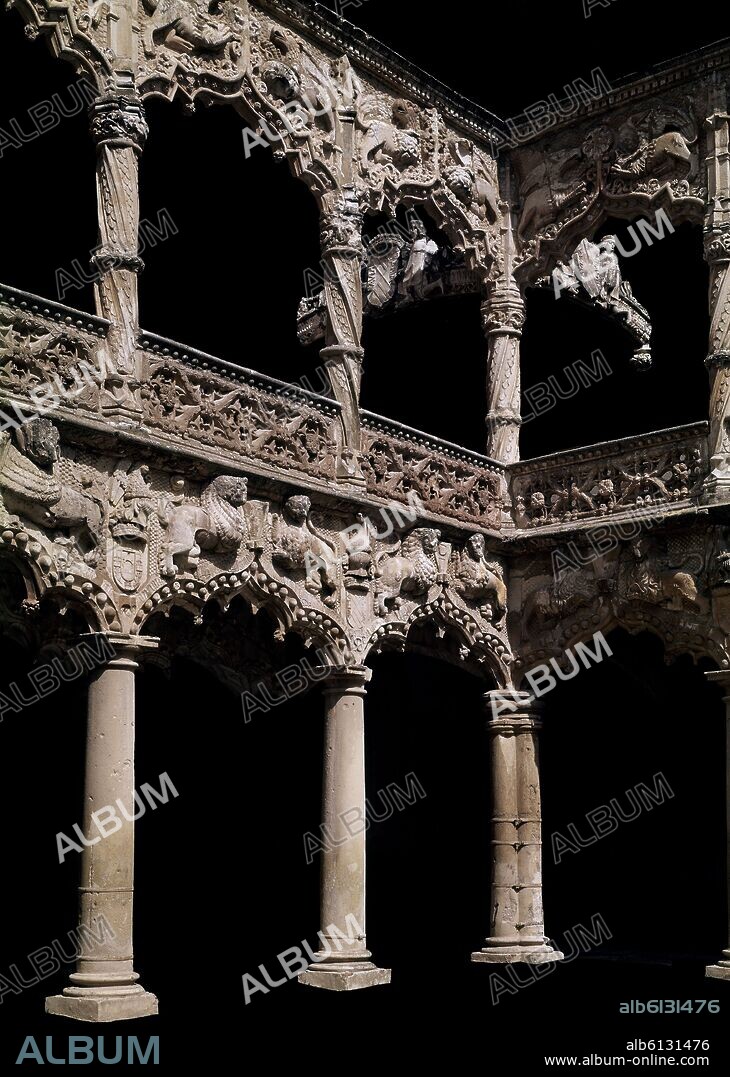 JUAN GUAS. PATIO DEL PALACIO DE LOS DUQUES DEL INFANTADO LLAMADO PATIO DE LOS LEONES - SIGLO XV - ZONA NO RESTAURADA - FOTO AÑOS 60.