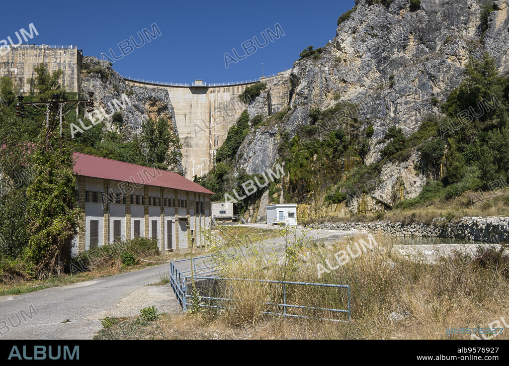 presa de Alloz, - Rio Salado -, Lerate, municipio de Guesálaz, Navarra, Spain, Europe.