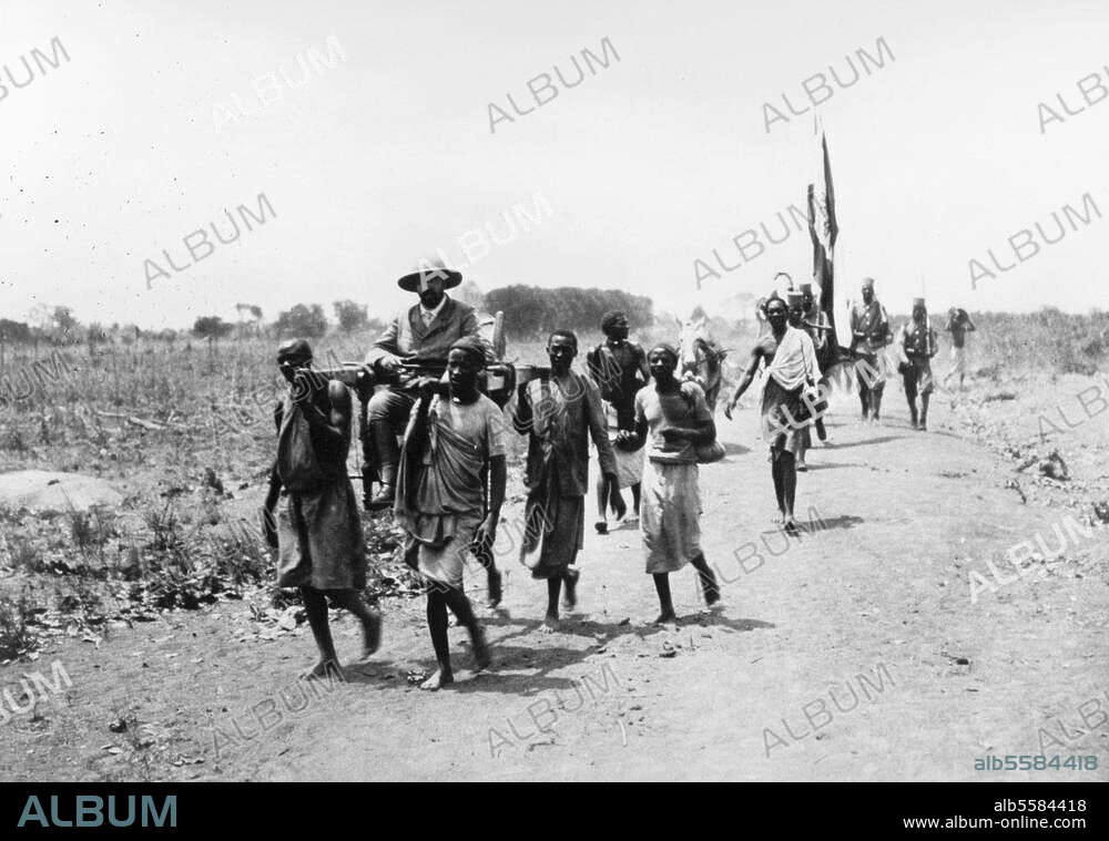 Dernburg, Bernhard Politiker (1906 Direktor der Kolonialabteilung, 1907-1910 Staatssekretär des Reichskolonialamts), 1865-1937. Dernburg bereist Deutsch-Ostafrika. Foto, um 1908.