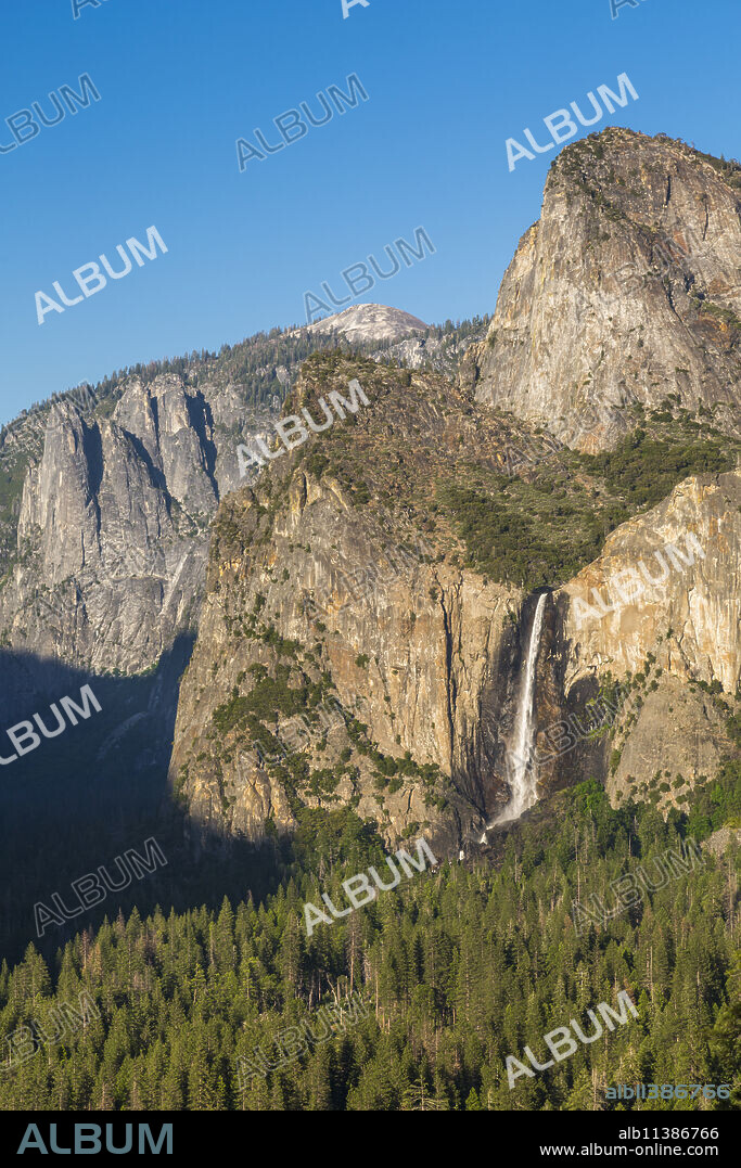 Yosemite Valley and Bridalveil Fall from Tunnel View, Yosemite National Park, UNESCO World Heritage Site, California, United States of America, North America.