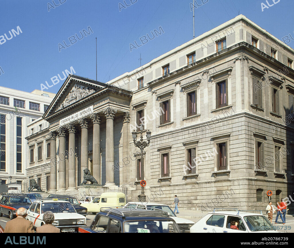 NARCISO PASCUAL Y COLOMER. FACHADA NEOCLASICA DEL EDIFICIO DEL CONGRESO DE LOS DIPUTADOS - 1843 - PORTICO HEXASTILO - FOTO AÑOS 80.
