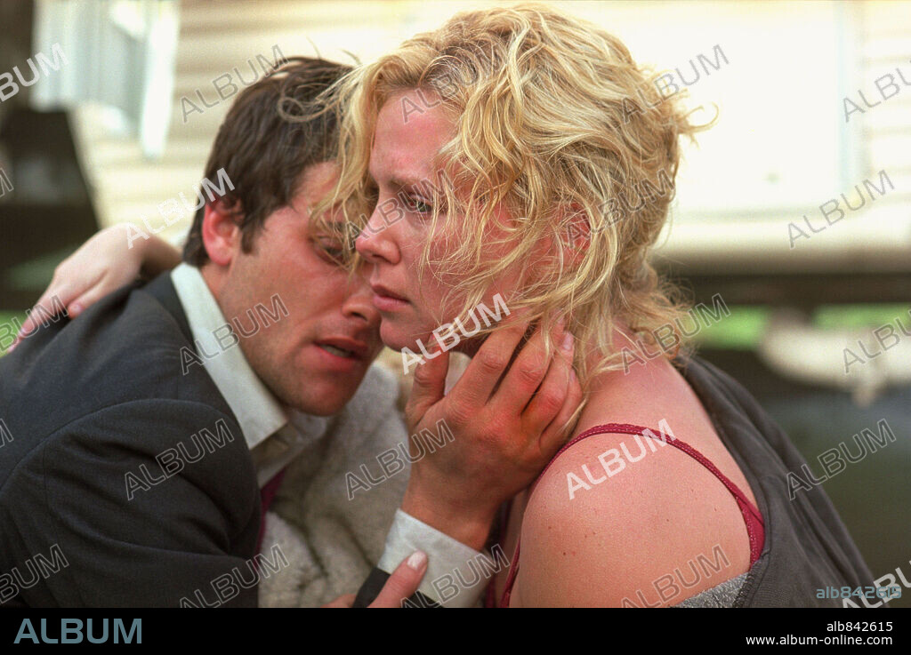 CHARLIZE THERON and STUART TOWNSEND in TRAPPED, 2002, directed by LUIS MANDOKI. Copyright COLUMBIA PICTURES / RAFY.