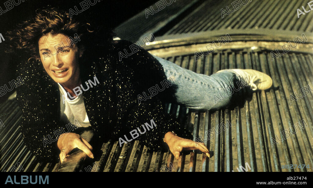 ANNE ARCHER en TESTIGO ACCIDENTAL, 1990 (NARROW MARGIN), dirigida por PETER HYAMS. Copyright GUILD.