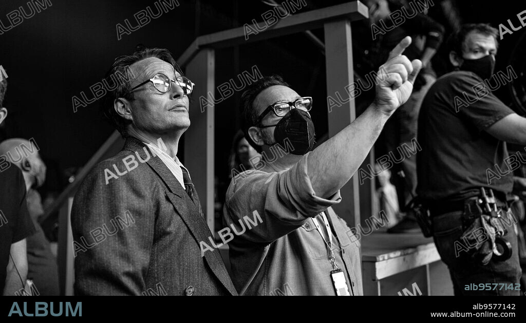 JAMES MANGOLD und MADS MIKKELSEN in INDIANA JONES UND DAS ZIFFERBLATT DES SCHICKSALS, 2023 (INDIANA JONES AND THE DIAL OF DESTINY), unter der Regie von JAMES MANGOLD. Copyright Lucasfilm / Paramount Pictures.