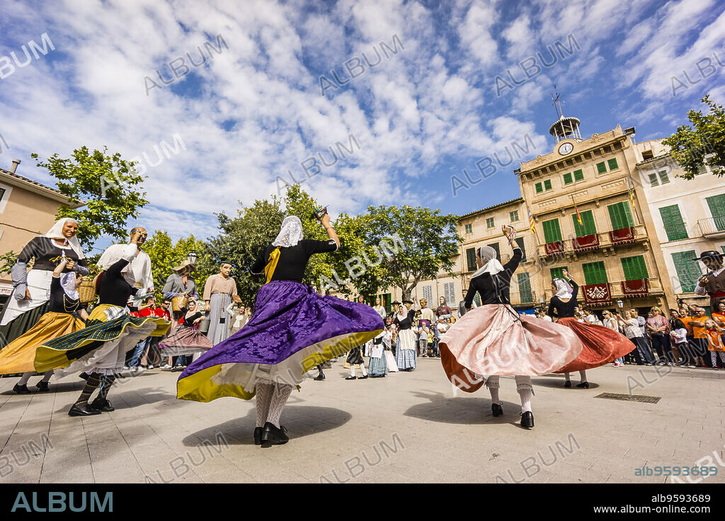 Dancing traditional Mallorcan boleros in Llucmajor, Migjorn, Balearic Islands, Spain.