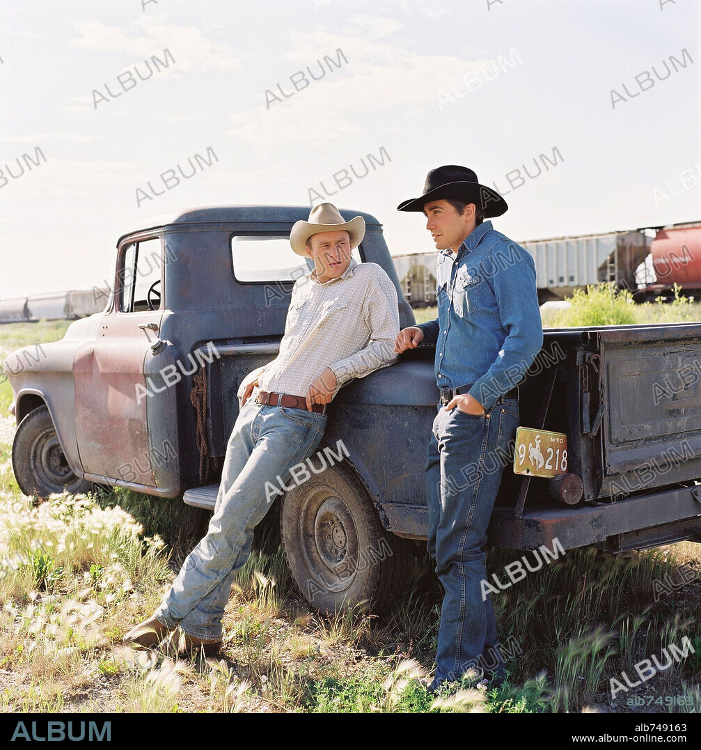 HEATH LEDGER und JAKE GYLLENHAAL in BROKEBACK MOUNTAIN, 2005, unter der Regie von ANG LEE. Copyright UNIVERSAL STUDIOS / FRENCH, KIMBERLY.