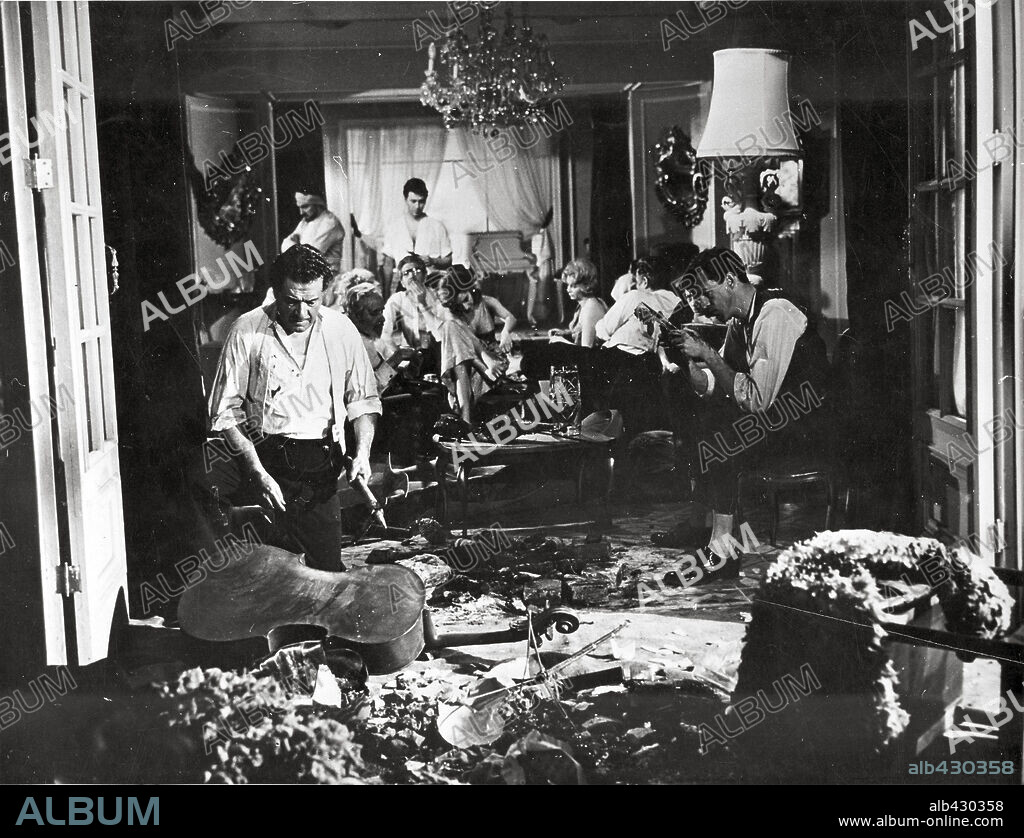 EL ANGEL EXTERMINADOR, 1962, réalisé par LUIS BUÑUEL. Copyright BARCINO FILMS.