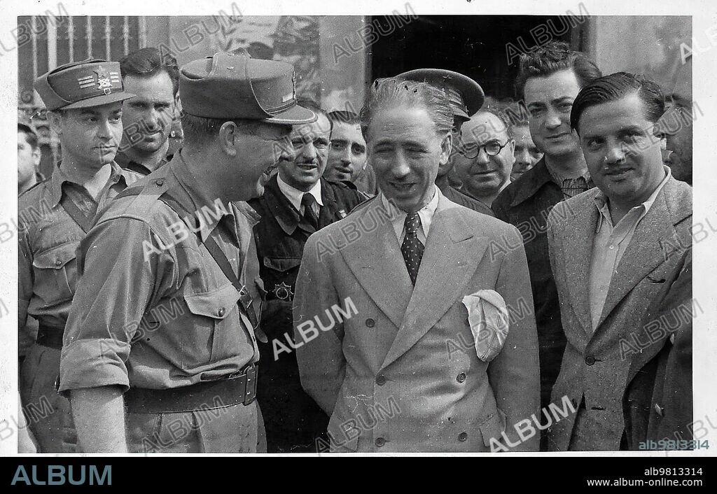 Julio 1937. El presidente de la Generalitat, Lluis Companys, visita el frente de Aragón. En Bujaraloz, con el jefe de la 26 División, Sanz.