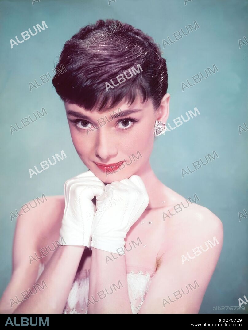 AUDREY HEPBURN en SABRINA, 1954, dirigida por BILLY WILDER. Copyright PARAMOUNT PICTURES.