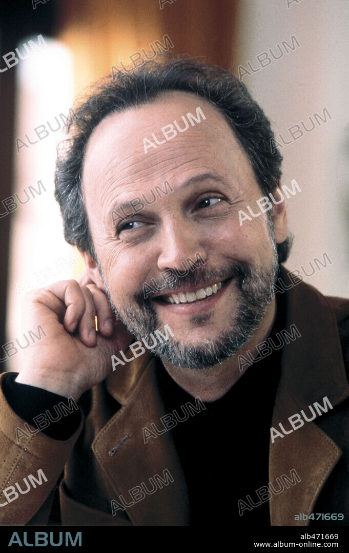 BILLY CRYSTAL in AMERICA'S SWEETHEARTS, 2001, directed by JOE ROTH.  Copyright REVOLUTION STUDIOS / GORDON, MELINDA SUE. - Album alb471669