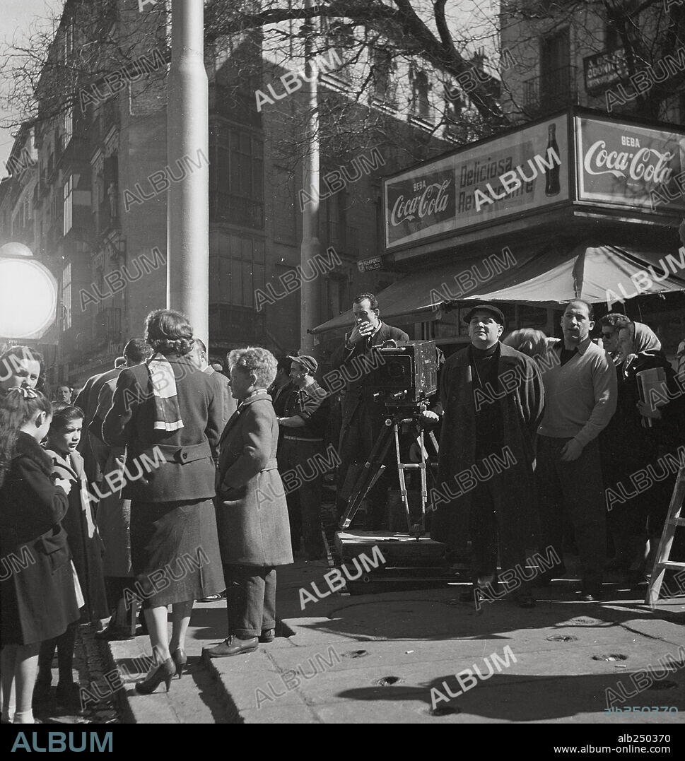 EL PISITO, 1959, dirigida por MARCO FERRERI. Copyright DOCUMENTO FILMS.