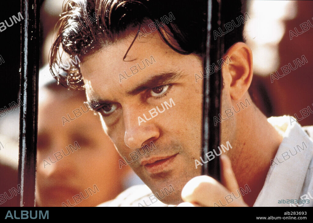 ANTONIO BANDERAS in EVITA, 1996, directed by ALAN PARKER. Copyright CINERGI PICTURES.