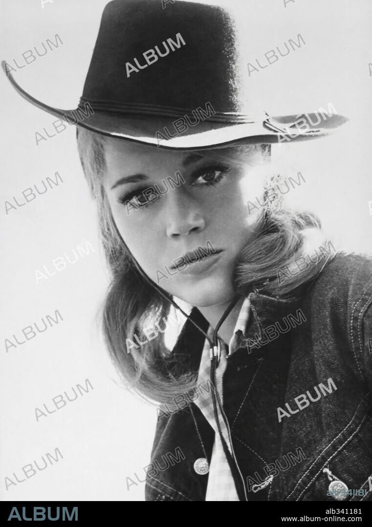 JANE FONDA en LA INGENUA EXPLOSIVA, 1965 (CAT BALLOU), dirigida por ELLIOT SILVERSTEIN. Copyright COLUMBIA PICTURES.