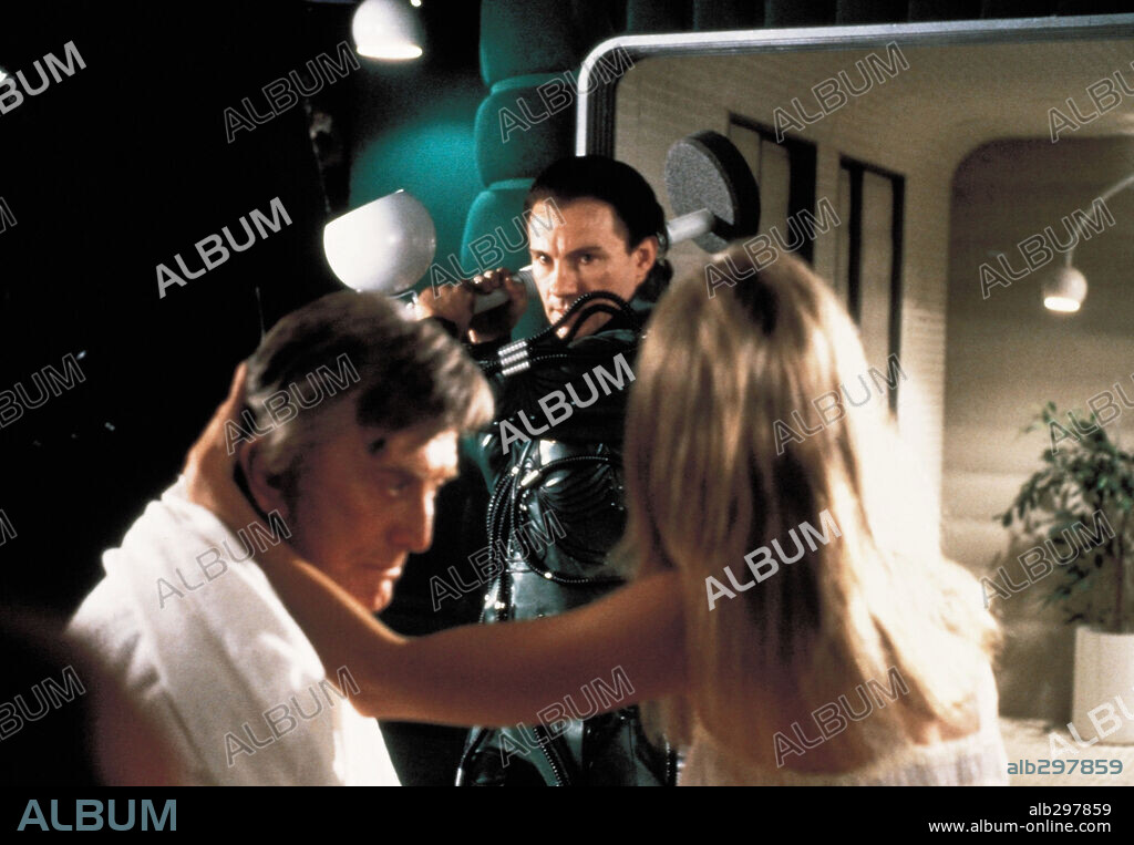 FARRAH FAWCETT, HARVEY KEITEL y KIRK DOUGLAS en SATURNO 3, 1980 (SATURN 3), dirigida por STANLEY DONEN. Copyright ITC/TRANSCONTINENTAL.