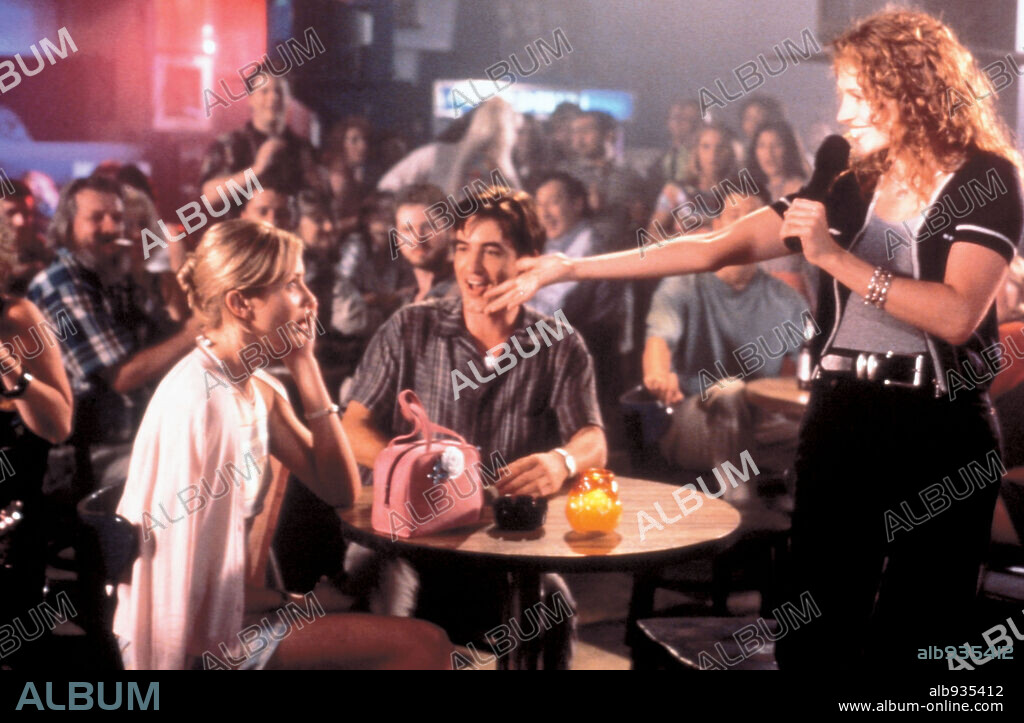 CAMERON DIAZ, DERMOT MULRONEY and JULIA ROBERTS in MY BEST FRIEND'S WEDDING, 1997, directed by P. J. HOGAN. Copyright COLUMBIA PICTURES.