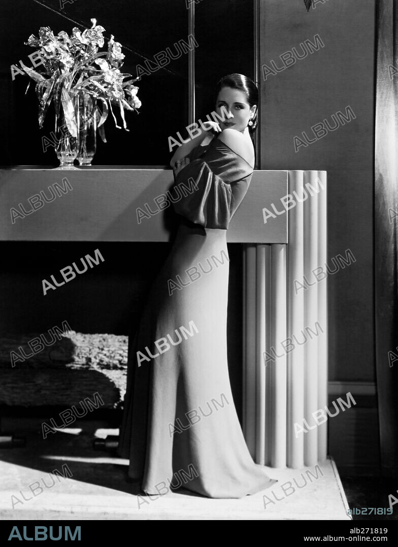 NORMA SHEARER in STRANGE INTERLUDE, 1932, directed by ROBERT Z. LEONARD. Copyright M.G.M. / HURRELL, GEORGE.