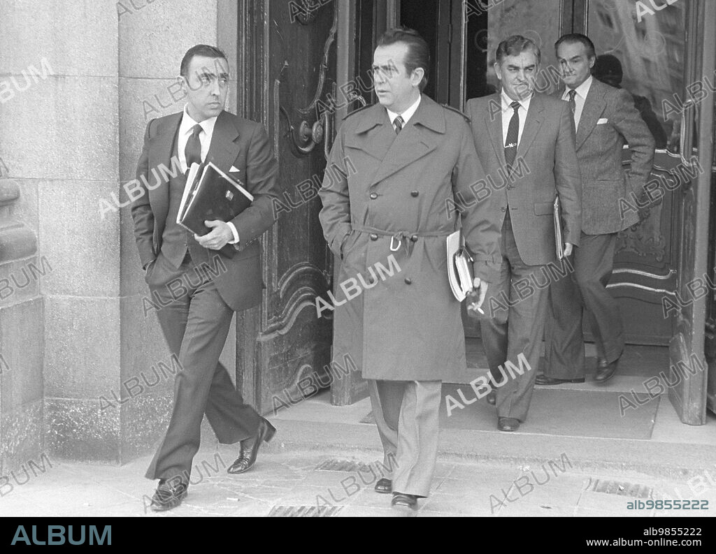 PROCESO 23-F; ABOGADOS DEFENSORES: Madrid, 14-3-1981.-, El abogado defensor del teniente coronel, Antonio Tejero Molina, Angel López Montero Juárez (c), acompañado de otros abogados, tras la reunión celebrada en el Colegio de Abogados de Madrid para tratar aspectos juridicos respecto a los procesados por el intento de golpe de Estado del 23 de febrero de 1981. EFE/ANGEL MILLÁN/aml.