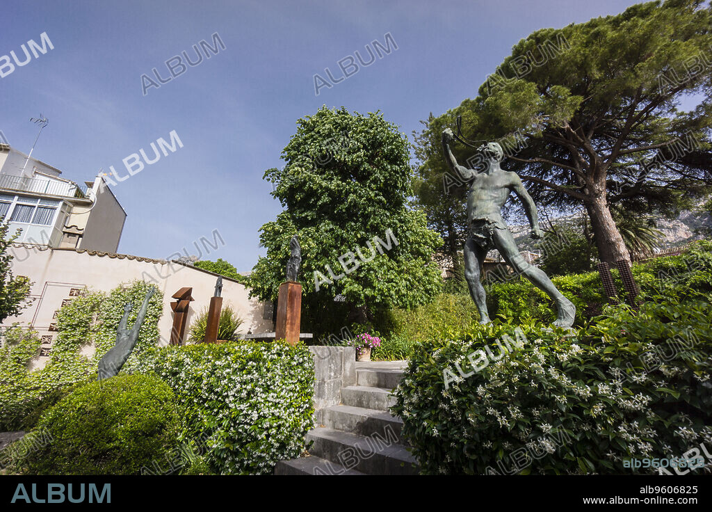 Edificio de estilo modernista de Can Prunera, siglo XX, jardin Javier Mayol Mundo, Capapuig, Soller, Sierra de Tramuntana, Mallorca, balearic islands, spain, europe.