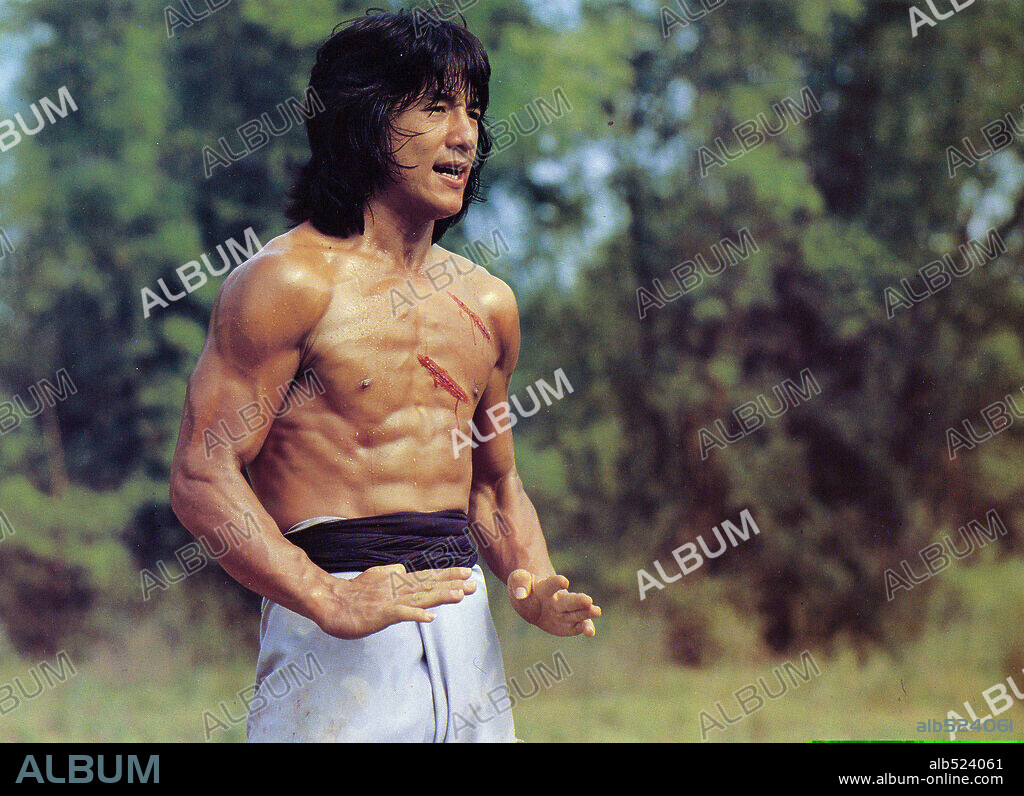 JACKIE CHAN in THE FEARLESS HYENA, 1979 (HSIAO CHUAN YI CHAO), directed by JACKIE CHAN and KENNETH TSANG. Copyright STAR TV FILMED ENTERTAINMENT.