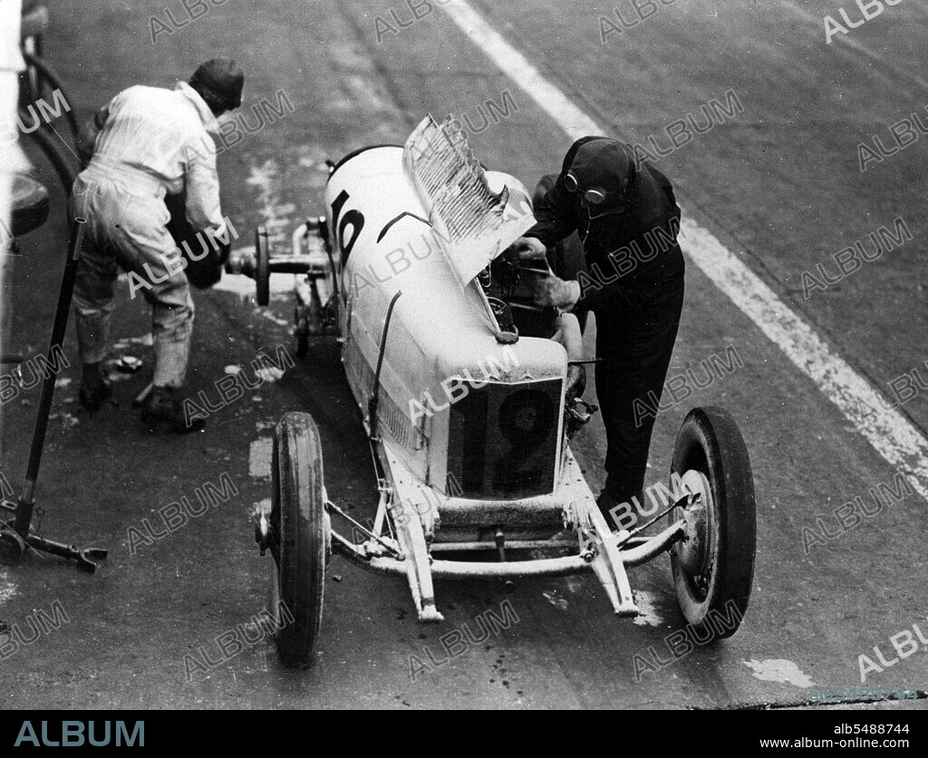 UNKNOWN. Mercedes M72/94 of Louis Zborowski at the Italian Grand Prix, Monza, 1924. Zborowski was tragically killed when his car left the track at the Lesmo corner and hit a tree on lap 45.