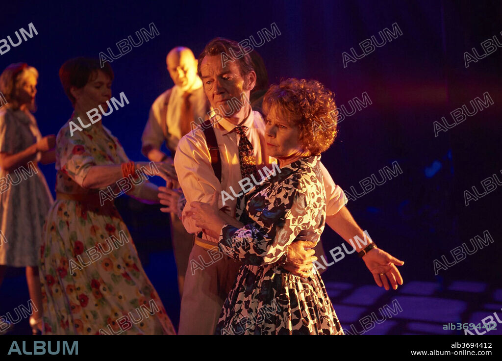 DAVID HAYMAN y IMELDA STAUNTON en BAILANDO LA VIDA, 2017 (FINDING YOUR FEET), dirigida por RICHARD LONCRAINE. Copyright Eclipse Films / Catalyst Global Media / Powder Keg Pictures.