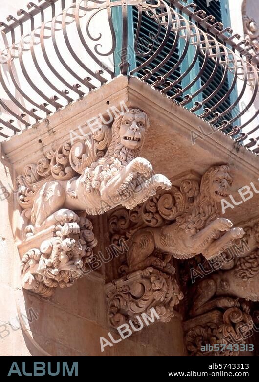 Noto, Palazzo Villadorata / Balkon-Detail Aufnahmeformat / Filmsize: 4,5 × 6 cm.