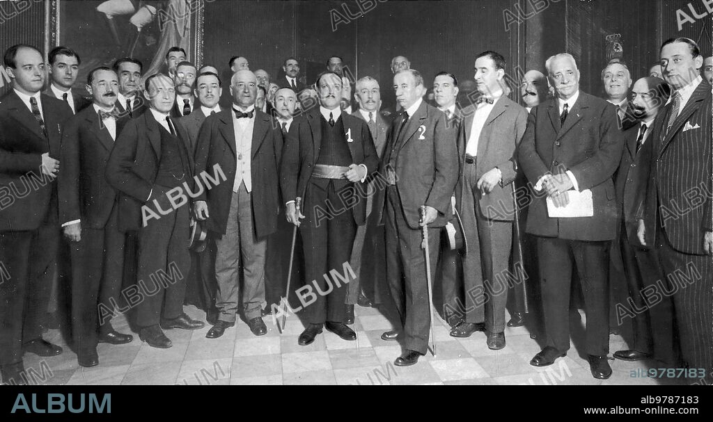 Octubre 1921. Barcelona. En el gobierno civil
los Generales Martinez Anido (1) y Arlegui (2) en el homenaje que le Tributaron las Fuerzas Vivas de la Capital.