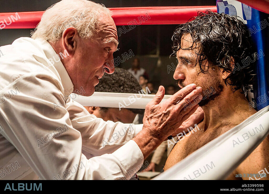 EDGAR RAMIREZ and ROBERT DE NIRO in HANDS OF STONE, 2016, directed by JONATHAN JAKUBOWICZ. Copyright Fuego Films/Epicentral Studios.