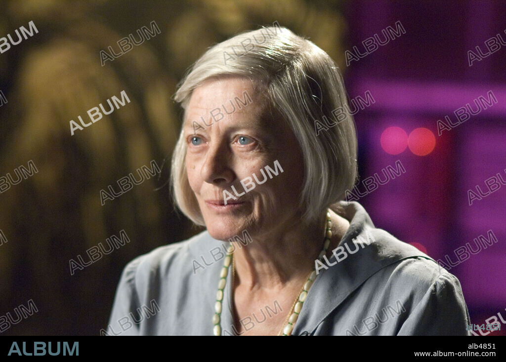 VANESSA REDGRAVE in ATONEMENT, 2007, directed by JOE WRIGHT. Copyright WORKING TITLE FILMS.