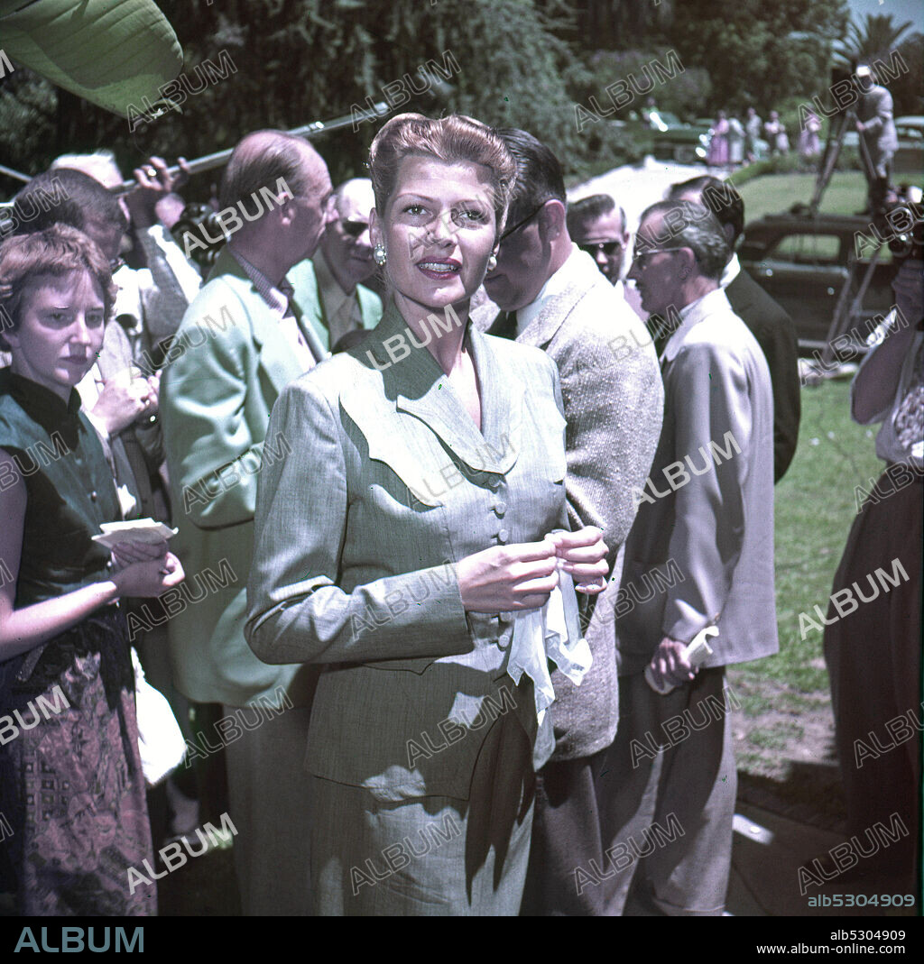RITA HAYWORTH. August 18, 1952, Hollywood, California, USA: RITA HAYWORTH and husband Aly Khan (not shown) during a Hollywood press conference. The handsome Prince and the flame-haired screen temptress said that while they were 'very happy' they did not have a word to say about a possible reconciliation. The famous pair were attended by an army of newsmen and photographers on the front porch of Rita's Beverly Hills mansion in the climax to a hectic night in which their three-year-old daughter Yasmin gulped down a bottle of sleeping pills. (Credit Image: © Frank Worth/ZUMA Wire).