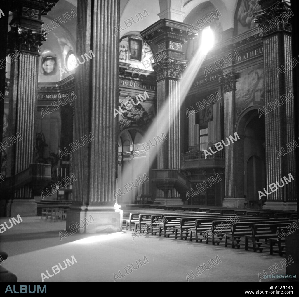 JOSEP MORATO I CODINA (1748-1826). PARTE DE LA CATEDRAL CONSTRUIDA ENTRE 1781 Y 1803 CON PINTURAS DE JOSE MARIA SERT REALIZADAS ENTRE 1926 Y 1930- FOTOGRAFIA EN BLANCO Y.