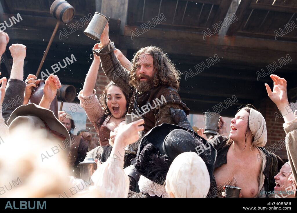 ZACH GALIFIANAKIS in TULIP FEVER, 2017, directed by JUSTIN CHADWICK. Copyright RUBY FILMS.