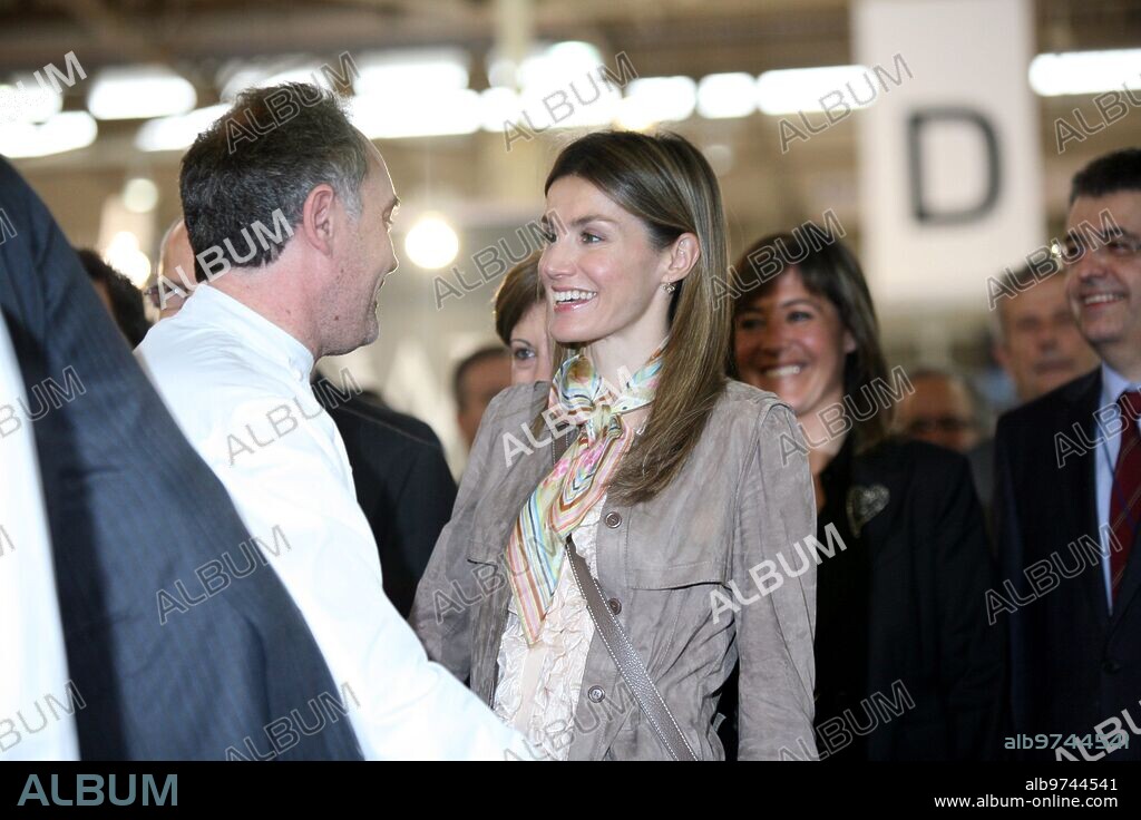 BARCELONA...03/22/2010...The Prince and Princess of Asturias, accompanied by the President of the Generalitat of Catalonia, José Montilla (i), the Minister of the Environment and Rural and Marine Environment, Elena Espinosa (2i), and the chefs Ferran Adrià and Carme Ruscalleda, during the opening today of the international food exhibition "Alimentaria 2010", which until Friday will host nearly 4,000 companies and the visit of some 130,000 professionals from some 75 countries at the fairgrounds of Hospitalet de Llobregat (Barcelona)...PHOTOS INES BAUCELLS...ARCHDC.