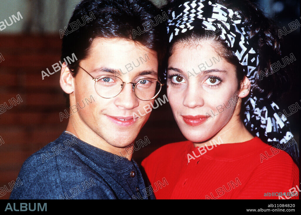 NOT FROM BAD PARENTS - Aisha (JANY TEMPEL) is still being kept away from school by her father. Felix (PATRICK BACH) visits her - newly in love. "Happy Birthday" / Headline: NOT FROM BAD PARENTS.