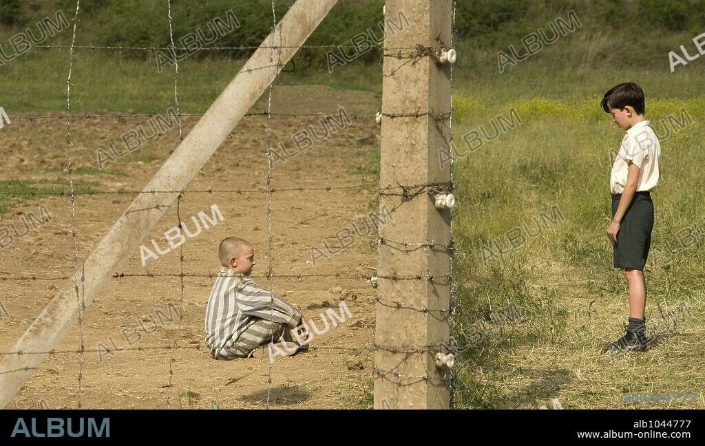 ASA BUTTERFIELD and JACK SCANLON in THE BOY IN THE STRIPED PYJAMAS, 2008, directed by MARK HERMAN. Copyright BBC FILMS/HEYDAY FILMS/MIRAMAX FILMS / DAVID, LUKACS.
