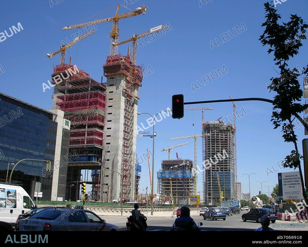 CONSTRUCCION DE LAS TORRES DEL PARQUE EMPRESARIAL CUATRO TORRES BUSINES AREA - CTBA - EN LA ANTIGUA CIUDAD DEPORTIVA DEL REAL MADRID- 2006.