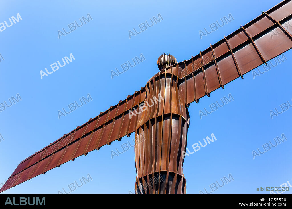 Angel of the North sculpture by Antony Gormley, Gateshead, Newcastle-upon-Tyne, Tyne and Wear, England, United Kingdom, Europe.