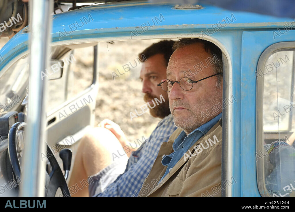 JEAN RENO en 4 LATAS, 2019, dirigida por GERARDO OLIVARES. Copyright TVE/ Es.docu / Cruzando el desierto A.I.E. / Wanda Films / HARO, JOSE.