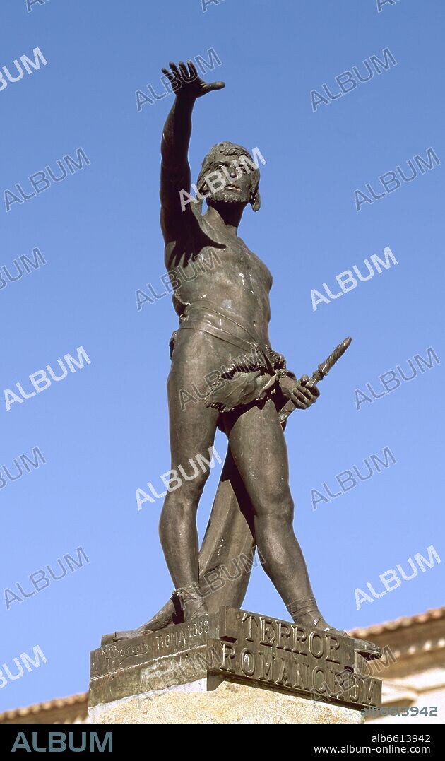 EDUARDO BARRON (1858-1911). MONUMENTO A VIRIATO REALIZADO EN 1883 - FOTO AÑOS 70.