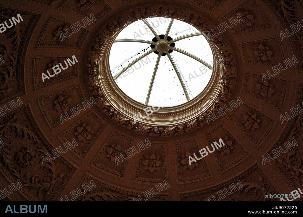 The rounded skylight in Bath Abbey, Also known as The Abbey Church of Saint Peter and Saint Paul. One of the largest examples of Perpendicular Gothic architecture in the West Country. In the Roman city of Bath, in Somerset, England. Originally founded in the 7th century, rebuilt in the 12th and 16th centuries, and major restoration work was carried out in the 1860s by Sir George Gilbert Scott. In this image you can see the relief work that surrounds the skylight.