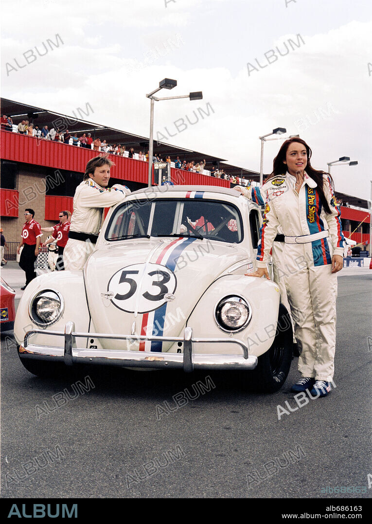 BRECKIN MEYER and LINDSAY LOHAN in HERBIE: FULLY LOADED, 2005, directed by ANGELA ROBINSON. Copyright WALT DISNEY PICTURES / CARTWRIGHT, R.