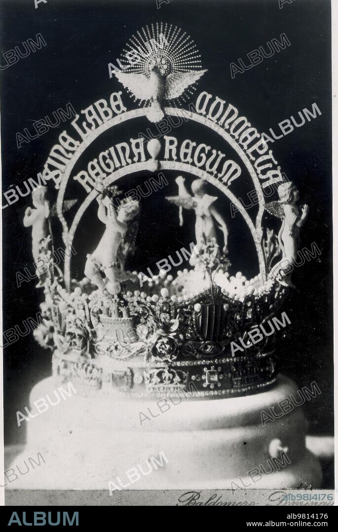 13 agosto 1963. Corona de la Virgen de los Reyes de Sevilla.