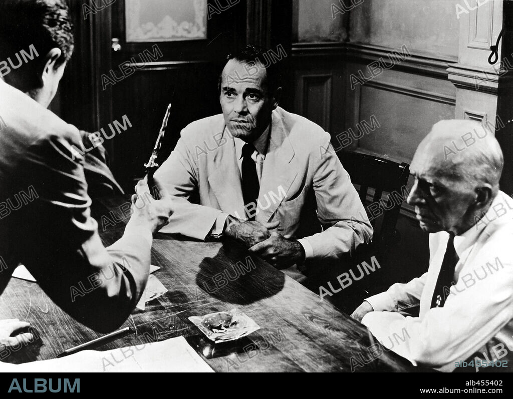 HENRY FONDA en DOCE HOMBRES SIN PIEDAD, 1957 (12 ANGRY MEN), dirigida por SIDNEY LUMET. Copyright UNITED ARTISTS.