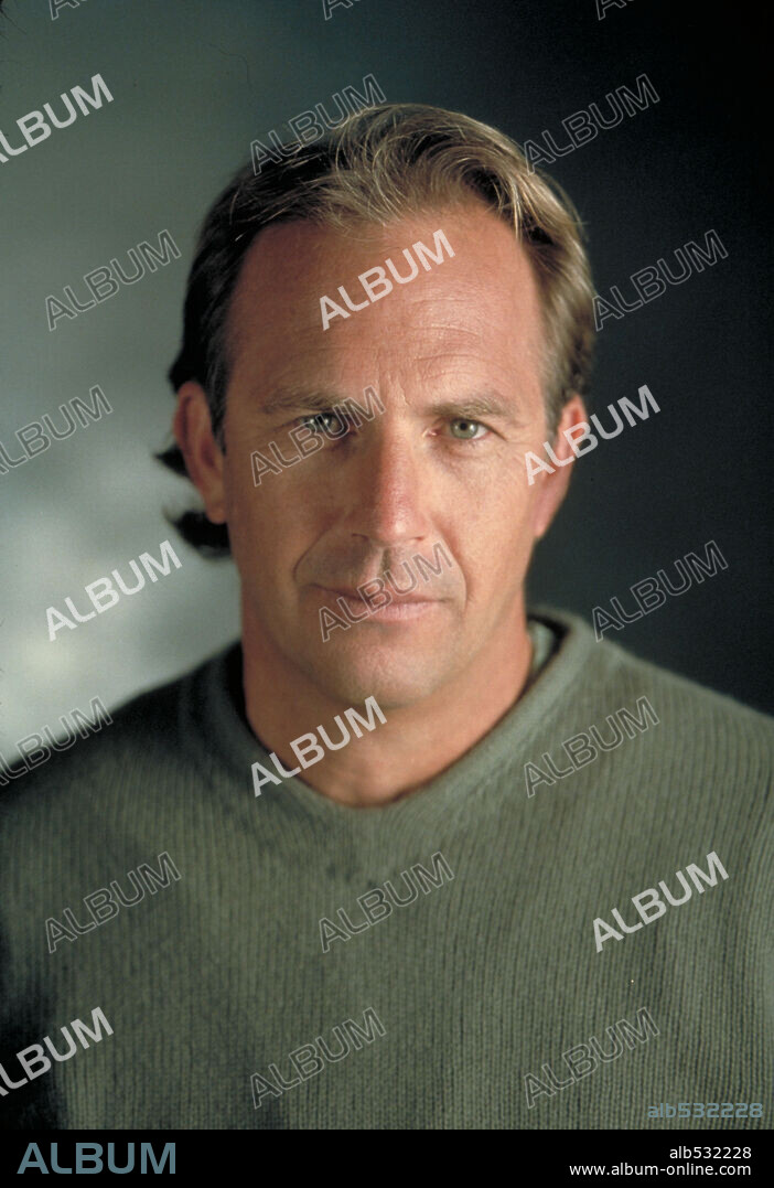 KEVIN COSTNER in DRAGONFLY, 2002, directed by TOM SHADYAC. Copyright UNIVERSAL PICTURES.