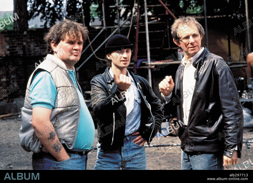 JIMMY COLEMAN, KEN LOACH y ROBERT CARLYLE en RIFF RAFF, 1990, dirigida por KEN LOACH. Copyright PALACE PICTURES.